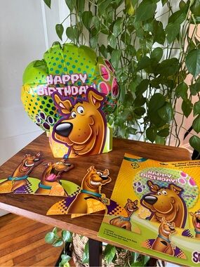 Happy Birthday Table Centerpiece Balloon Decoration - SCOOBY DOO